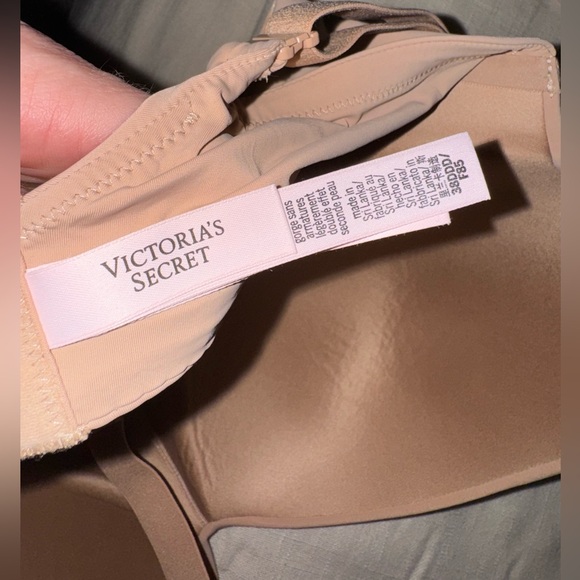 Like new: Lightly-Lined Wireless Bra by Victorias Secret 38DDD in Nude - Picture 3 of 3